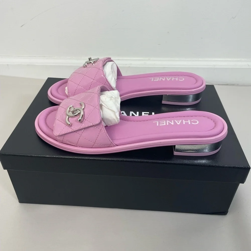 New Chanel 23P Patent Leather CC Turnlock Slides Sandal